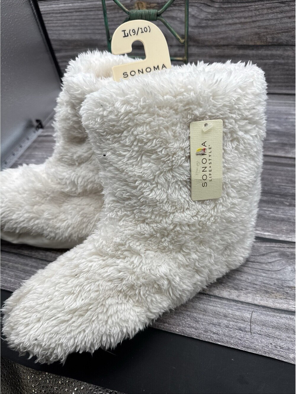 SONOMA Womens Slippers Size 8/10 Cream Cozy Soft Bootie Warm NWT